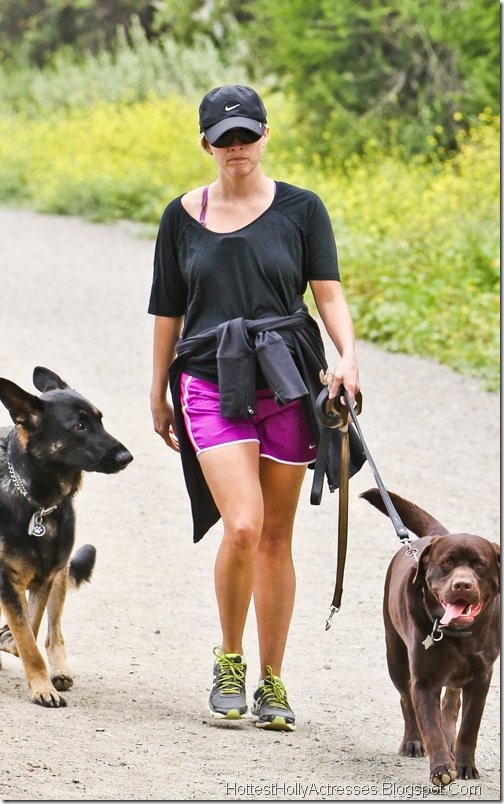 Reese Witherspoon Hot Pics with Pets 1
