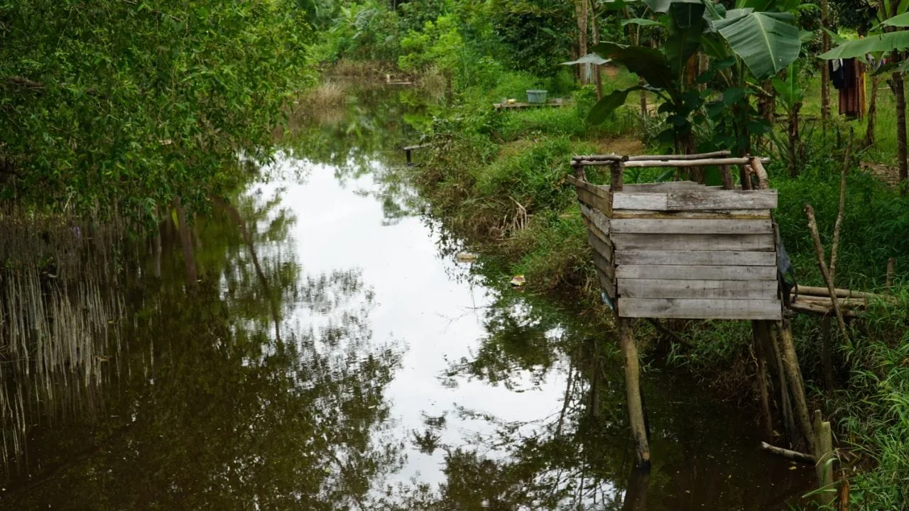 Jamban di Sepanjang Sungai Desa Saka Lagun Dibersihkan