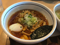 一休にて醤油ラーメン