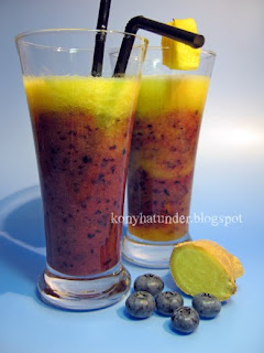 blueberry-pineapple-smoothie-mixed