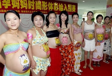 cute cartoon painted on pregnant women's belly.jpg