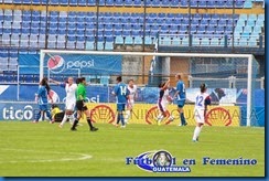 balon dentro del arco salvadoreño 1ro.gol tico