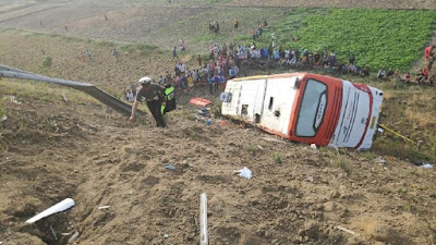 Sopir Mengantuk, Bus Kramat Jati Kecelakaan di Tol Sumo Tiga Tewas Puluhan Luka 