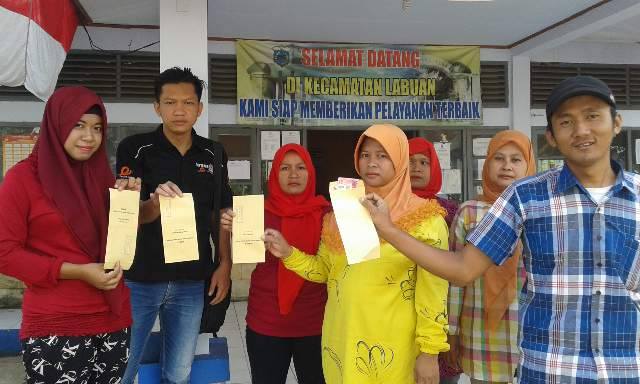 Para Juara Lomba Gerak Jalan Umum Akhirnya Dapat Uang Pembinaan