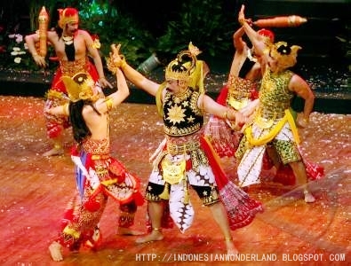 INDONESIAN WONDERLAND: Mengenal Teater Tradisional Indonesia