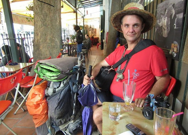 Man walking around world enjoys Việt Nam