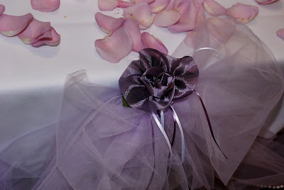 dekoracje sal weselnych w odcieniu fioletu
