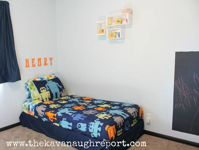 Montessori toddler bedroom, a look inside a Montessori home to a 2-year-olds bedroom