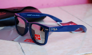 [wayfarer+blue2.jpg]