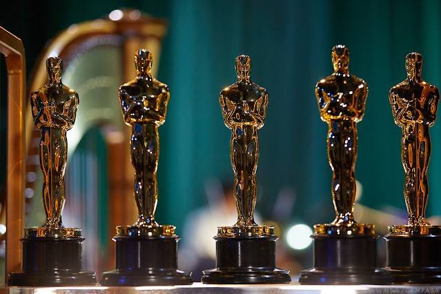 Five shining Oscars statuettes pictured backstage during the 2023 ceremony.