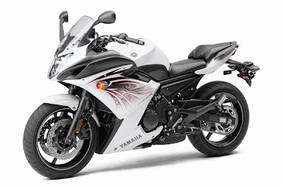 2010 Yamaha FZ6R White Edition