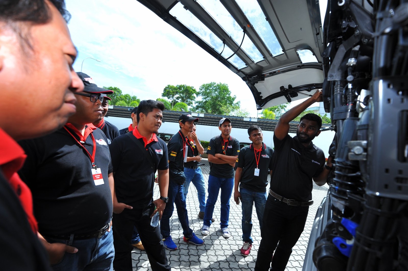 Motoring-Malaysia: Truck & Bus News: Scania Malaysia Hosts 