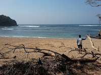 Pantai Mbantol Malang