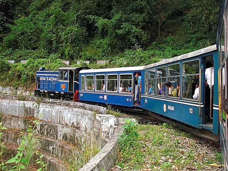 India Tours: Himalayan Toy Train - Enjoy The Riding on Darjeeling 