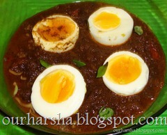 Varutharacha Mutta Curry (2)[4]