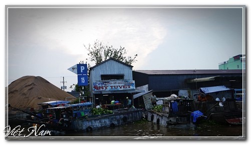 Mưu sinh ở chợ nổi trên sông Hậu 