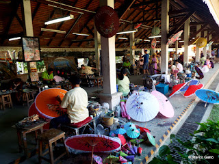 SOMBRILLAS DE BOR SANG, CHIANG MAI. TAILANDIA