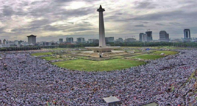 TAKBIR MENGGEMA DI IBUKOTA...!!! 19 April Jutaan Umat Siap Bergerak,,Jangan Harap Ahok Bisa Menang Dengan Cara Kotor..!! ,, BAGIKAN..!! Agar Semua Umat Bersatu