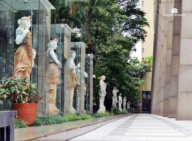 Vista lateral das Esculturas do Edifício Paulista 1000 - Bela Vista - São Paulo