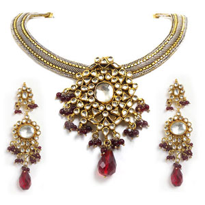 Fashion jewelry necklaces