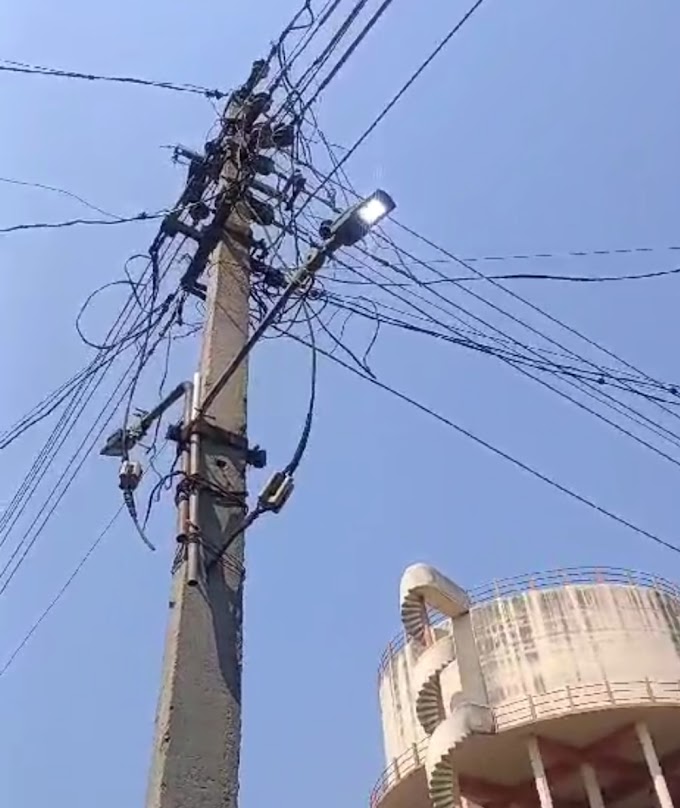 पंढरपूर नगरपालिकेने दिला भरदिवसा रोडलाईट चालु ठेवण्याचा  ठेकेदाराला ठेका 