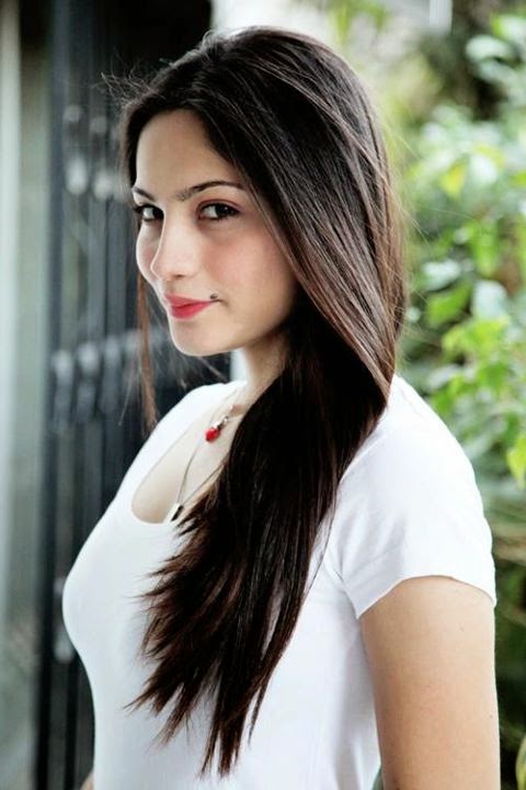 Neelam Muneer HD Wallpapers Free Download