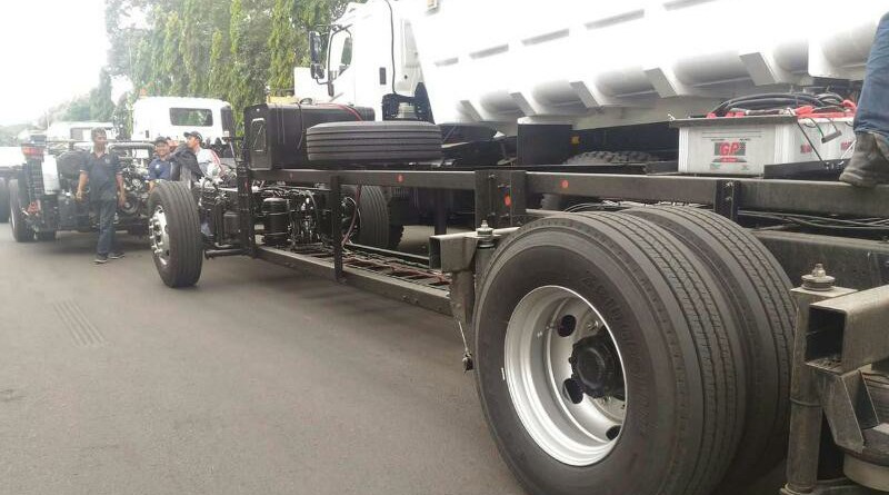 Lalu berapa harga bus Hino RM 380 ini? Sales yang berada di area GIIAS mengatakan harga bus Hino RM 380 ini dipasarkan dengan banderol Rp 750 jutaan (sasis). Kalau sudah dalam bentuk bus, bisa dipatok Rp 1,3 miliar, dan sudah bisa dipesan.