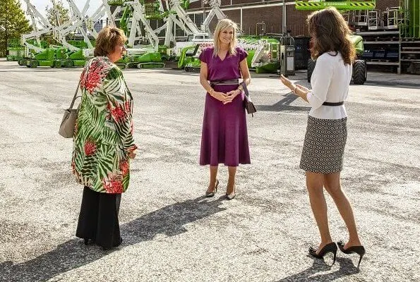 Queen Maxima wore Massimo Dutti total look v-neck sweater and total look flared skirt, Natan pumps, Wandler Georgia leather shoulder bag