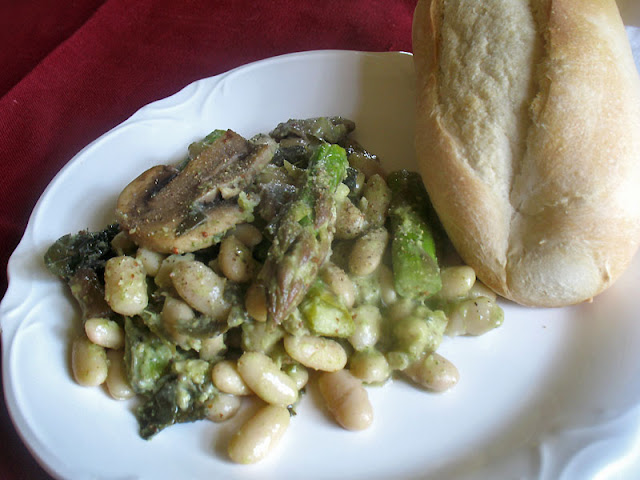 Cannellini Bean Asparagus Salad alongside Mushrooms