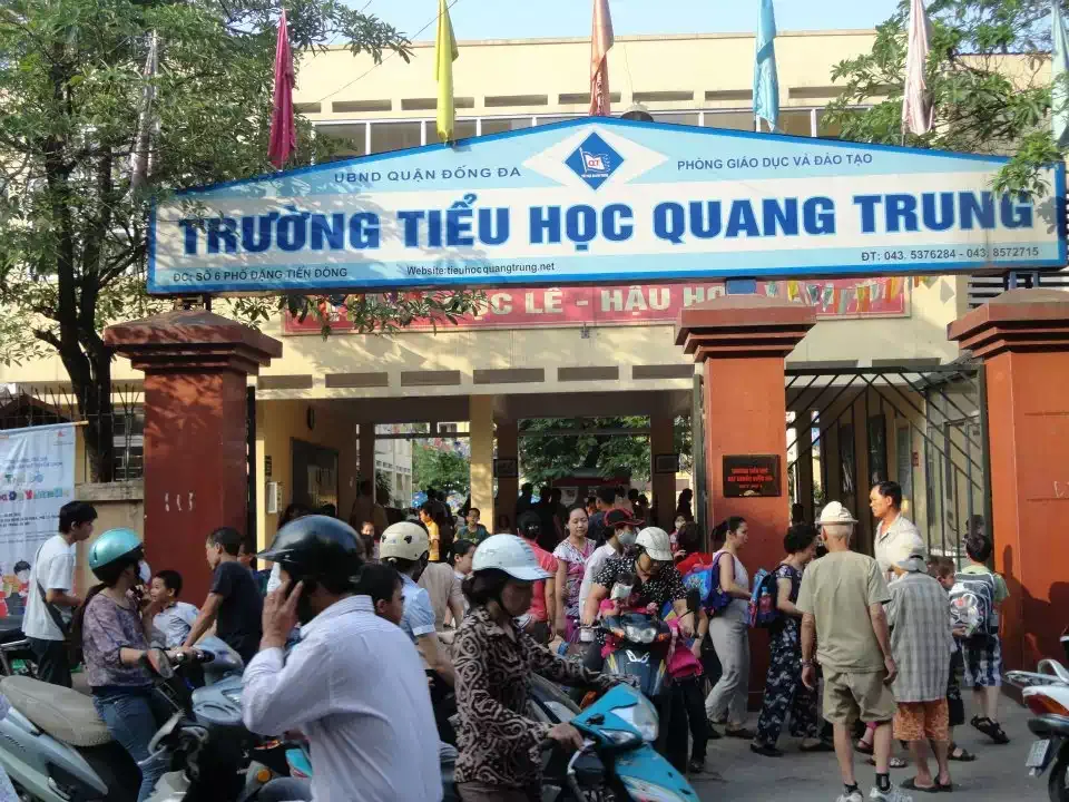 Cứ tát nữa đi!