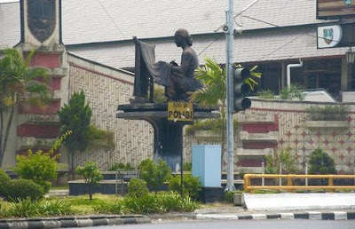 Monumen batik kleco solo