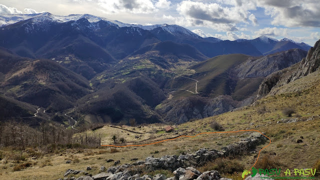 Desvío para entrar en la Ruta del Urogallo