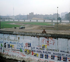 Berlin Wall, eastgerman border guard looks at the Kubat-Dreieck, July 1st 1988