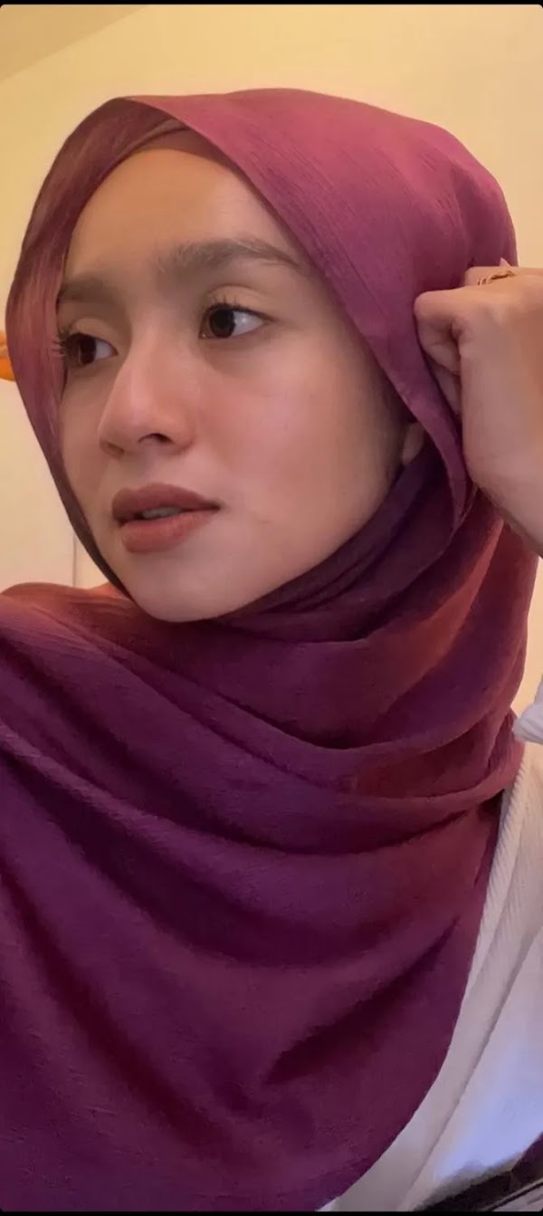 Bokep Viral Hijab Thia Ngewe di Sofa