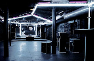   social club paris, social club paris closed, social club paris dress code, salo club paris facebook, social club facebook, paris social club flight facilities, 142 rue montmartre, showcase club paris, montmartre districts subterranean social club in paris