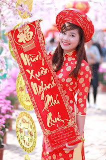 Girl xinh mặc áo dài thướt tha đón tết