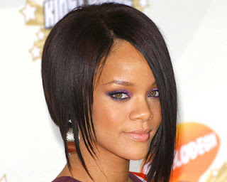 coiffure carré plongeant rihanna