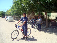 Misioneros llevando la palabra de Dios.