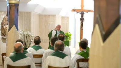  MISSA NA CASA SANTA MARTA Seguir Jesus não é fazer carreira, disse o Papa Francisco