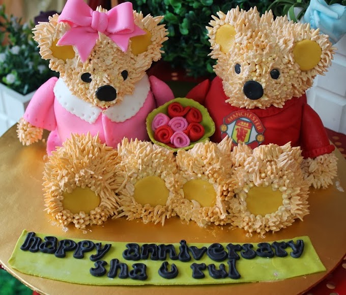 Anniversary bear cake