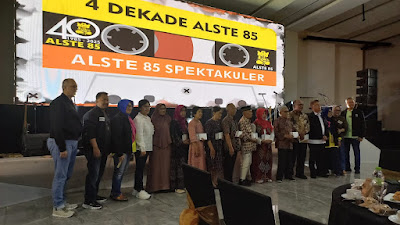 Penyerahan tali asih guru