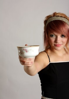 woman-holding-a-tea-cup