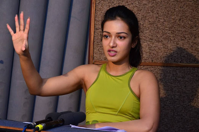 Catherine Tresa hot armpits pics