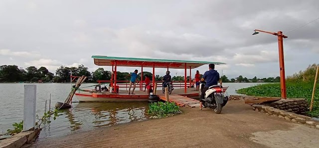 SARANA PENYEBERANGAN SUNGAI TRADISIONAL DI KOTA MAKASSAR. 