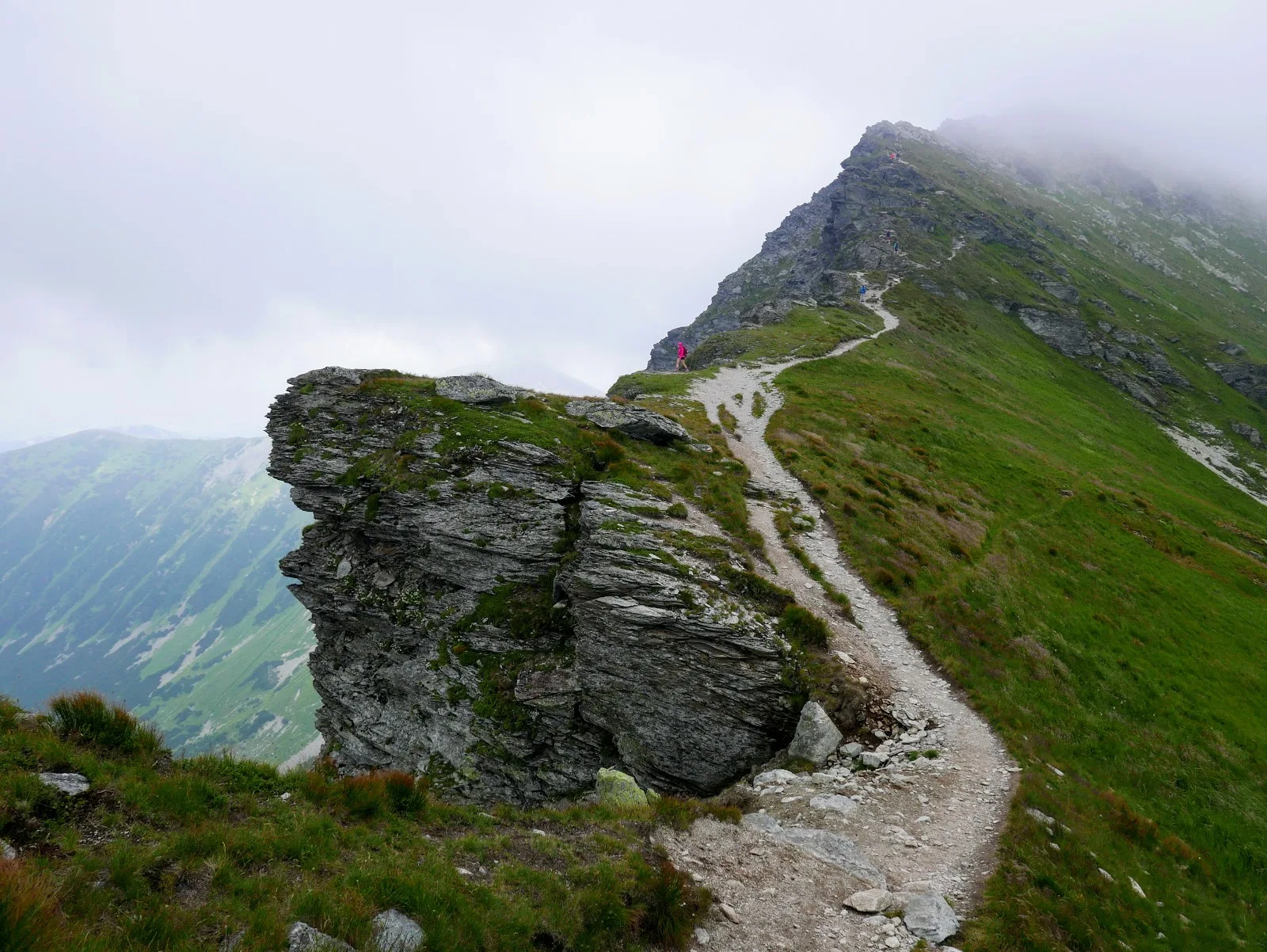 tatry, tatry zachodnie, tatry blog, tatry zachodnie blog, tatry słowacja, tatry słowacja blog, tatry dla początkujących, tatry dla zaawansowanych, szlaki w tatrach dla początkujących, szlaki w tatrach dla średniozaawansowanych, główna grań tatr, tatry zdjęcia blog, tatry latem, tatry latem blog, tatry opis szlaku, Salatín, Baníkov, Hrubá kopa, Plačlivé, Ostrý Roháč, Volovec, Rákoň, Salatyn, Banówka, Rohacz Płaczliwy, Rohacz Ostry, Wołowiec, Rakoń, Rohacka dolina, rohacki kon, orla perć tatr zachodnich, słowacka orla perć