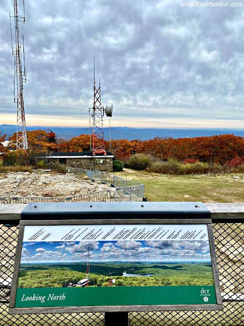 Vistas del Norte desde la Cima de Wachusett Mountain en Massachusetts