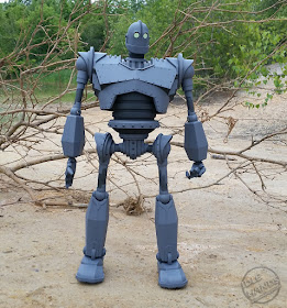 Mondo's Iron Giant Deluxe Action Figure Giant Robot Toy