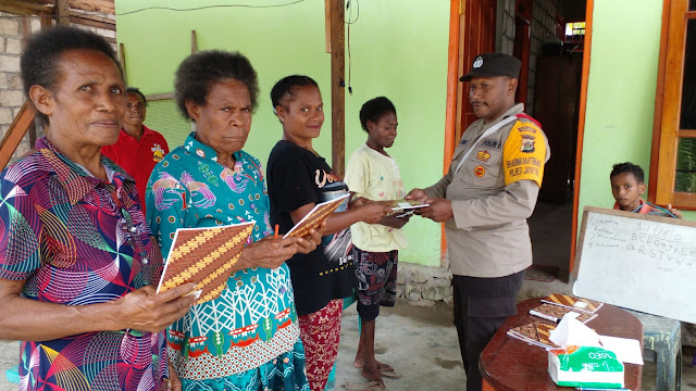 Mama-Mama Papua Semangat Ikuti Gerakan Baca Tulis "Gabus" Polres Jayapura