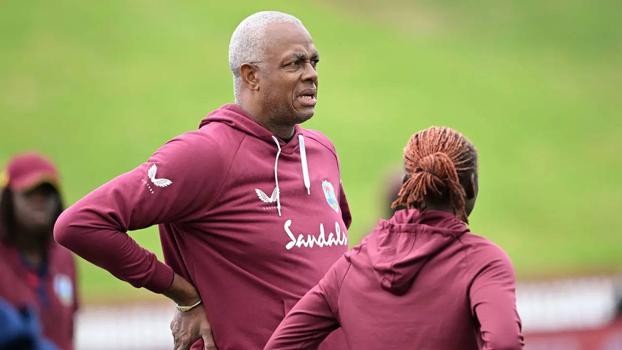 Courtney Walsh joins Zimbabwe Women's cricket team