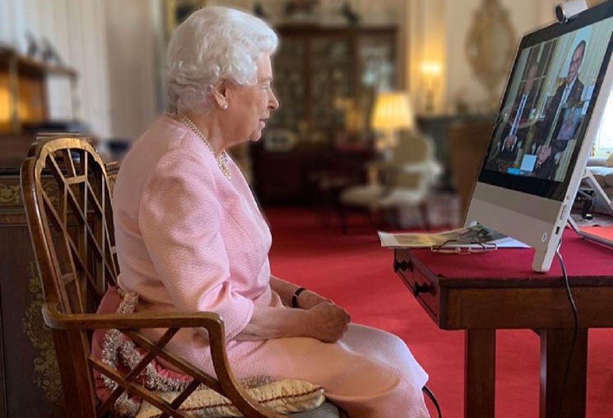 The Queen virtually unveils her Statue in Australia
